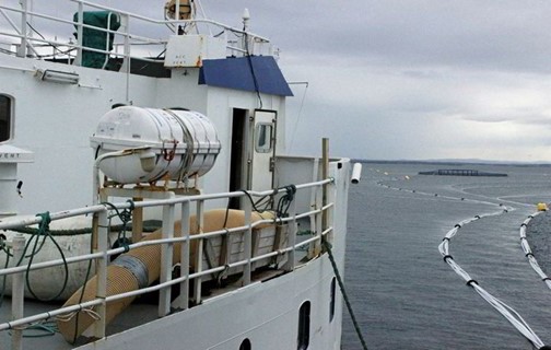 Publisert i Intrafish 6. juli 2020. Kryssholm var det første fartøyet innen fôrtransport i Norge som ble oppgradert for bruk av batteridrift. Skipet ble klar til drift i 2021 og har fått tilsagn om støtte på over 11 millioner kroner. 